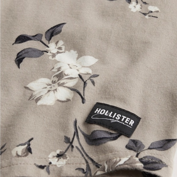 Hollister Men T-Shirt light Brown Floral Hawaiian Short Sleeve Crew Neck - Picture 2 of 4